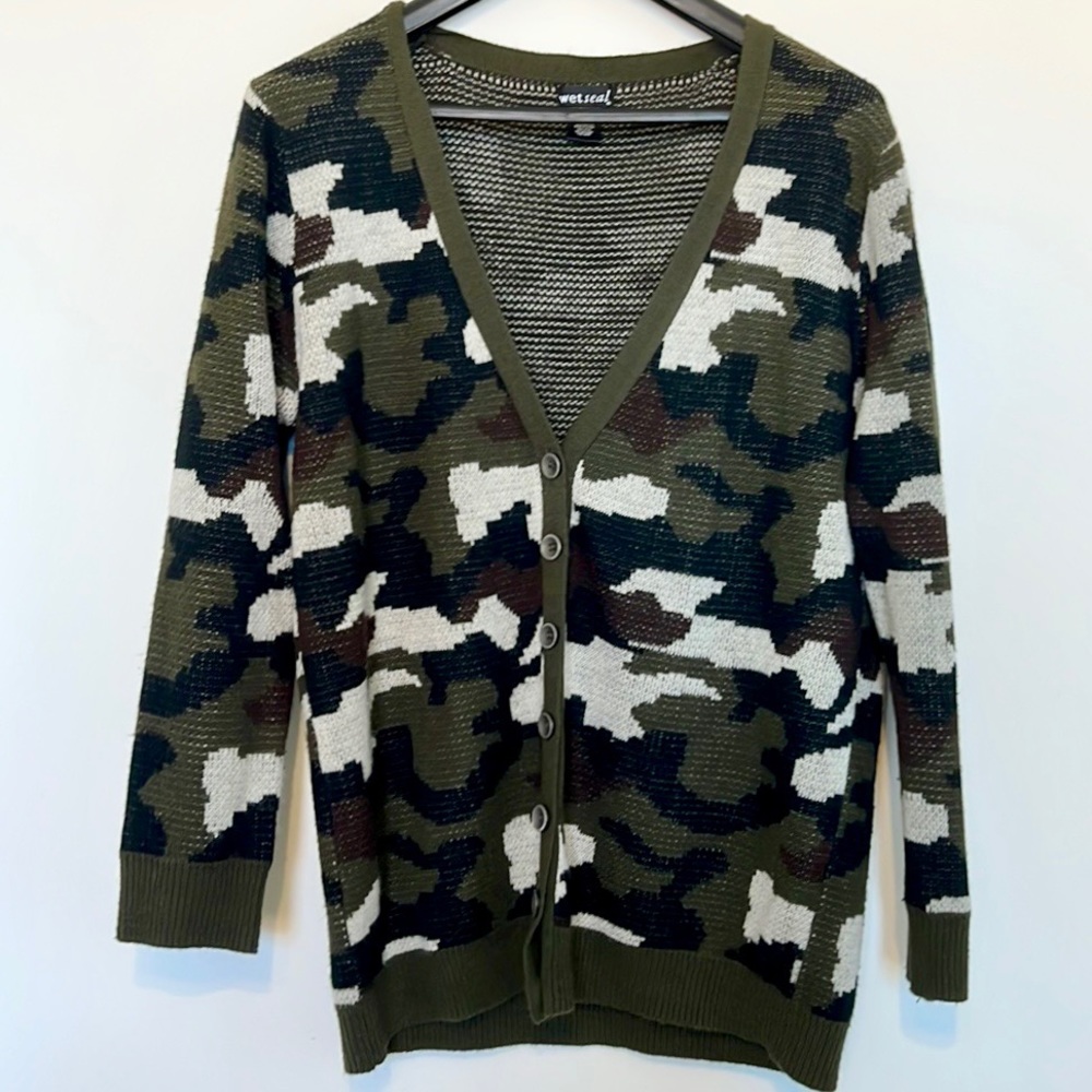 Long Camouflage Cardigan with V-Neck Style & Buttons